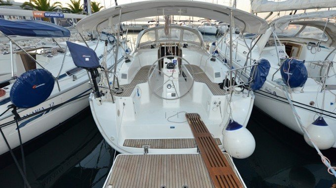 BAVARIA CRUISER 33 2013 photo